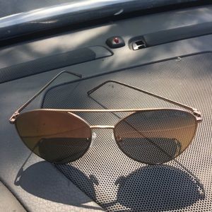 Beautiful  QUAY.  Mirro sun glasses